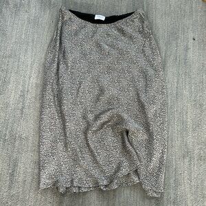 Skirt with lining
30” length
Liner is 18”
Waist 36” fully stretched 28” relaxed